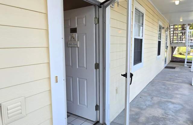 Feel Right at Home in This Charming 2-Bedroom, 2-Bathroom Home in The Gardens at Cypress Bay! Gallery 3