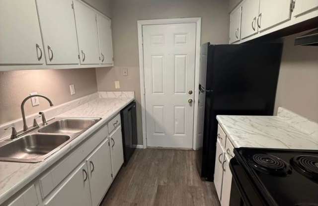 2 bedroom/1 bath RENOVATED Gallery 2