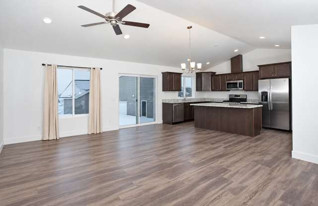 Spacious 4-Bedroom, 2-Bath Home with Open Floor Plan & Partial Furnishings Gallery 4
