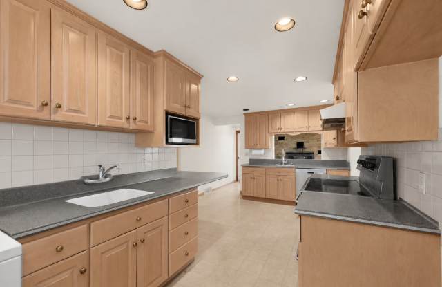10323 48th Avenue Northeast Gallery 4