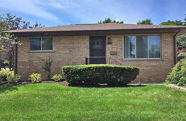 1640 Greenview Drive photos photos