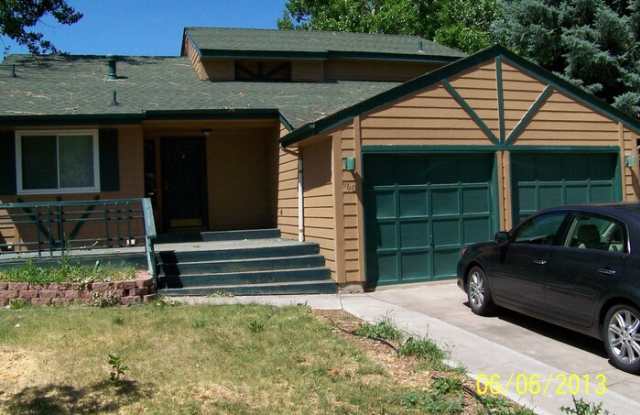 960 Bitterbrush Lane Gallery 2