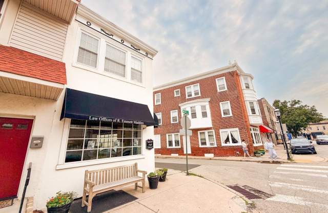 711 WEST Avenue Gallery 4