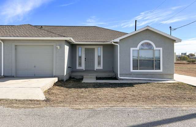 Charming Duplex with a Touch of Country Charm Gallery 3