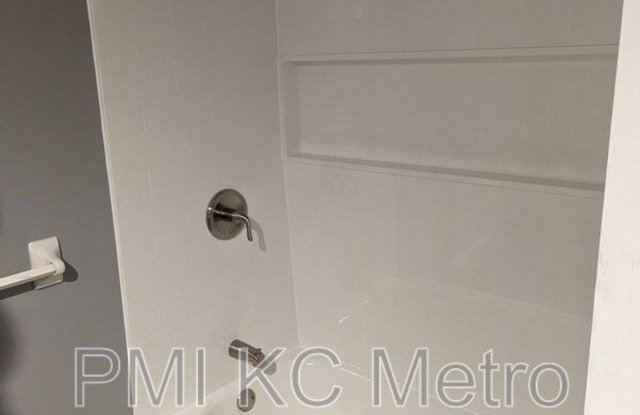 16423 E 28th Terrace Ct S - 16423 East 28th Terrace Court South, Independence, MO 64055