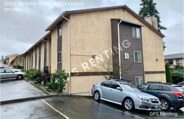 Kirkland Kingsgate Area-Top Floor, End Unit 2bd Condo - 12423 Northeast 145th Place, Kirkland, WA 98034