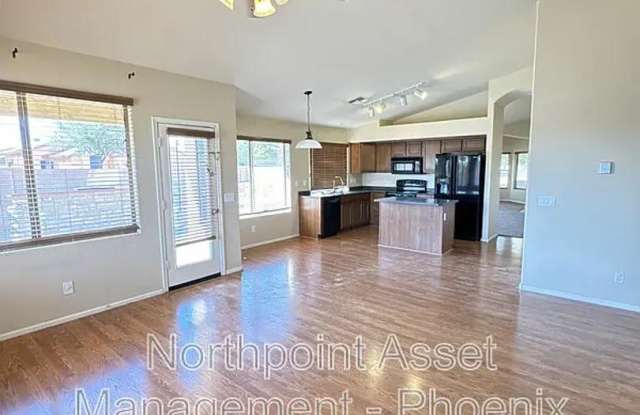 3-Bedroom,2 Bath Single Family for Rent in Goodyear,AZ | 2 Car Garage & Modern Kitchen Gallery 3