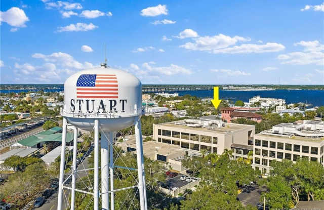 310 SE Denver Avenue unit: 2 photos photos