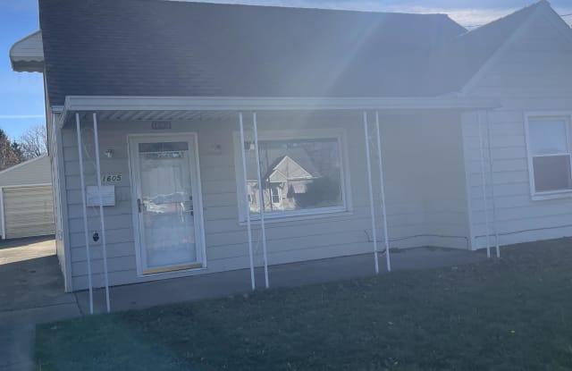 1605 Everett Avenue - 1605 Everett Avenue, Youngstown, OH 44514