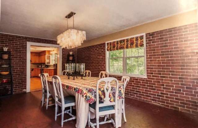 Room in 4 Bedroom Home at Woodstock Rd photos photos