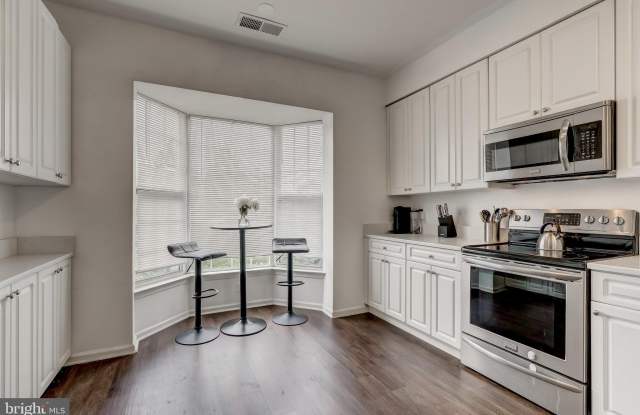 1102 CRANSTON COURT Gallery 3