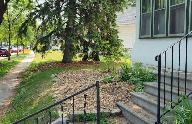 942 Rose Avenue East Gallery 1