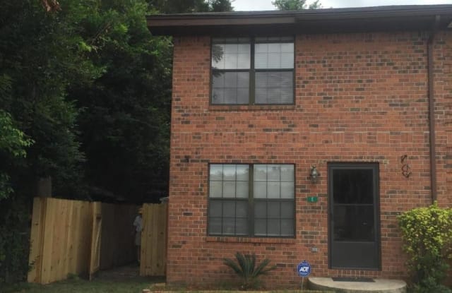 208 SE Oak Street - 208 Oak Street Southeast, Fort Walton Beach, FL 32548