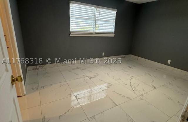 700 SW 80th Ter Gallery 3