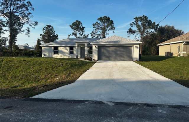 2902 40th Street W photos photos