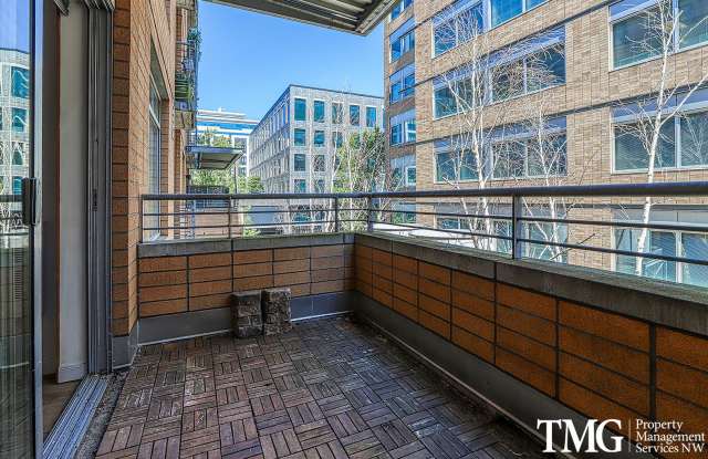 2 Bed 2 Bath Downtown 3rd Floor Condo Water/Sewer/Garbage/Electric Included!! photos photos
