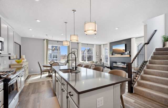 Rare End Unit 3Bed 3Bath Townhome in Rogers photos photos
