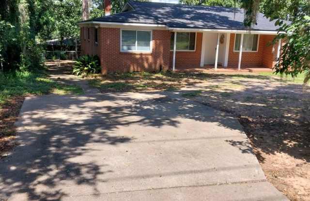 Charming Brick Duplex – Fully fenced back yard photos photos