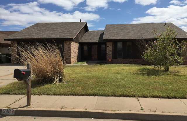 Full Sized Yukon Home: 240 East Platt Drive photos photos