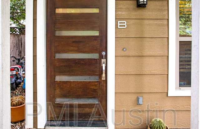 2011 Haskell St - 2011 Haskell Street, Austin, TX 78702