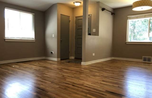 1651 Poplar Street Gallery 3