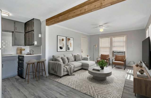 305 N Robinson St, Cleburne, TX photos photos