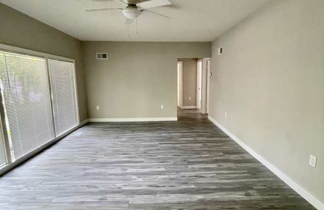 Crisp, Gorgeous, 3 Bed Home with Large Garage Gallery 3