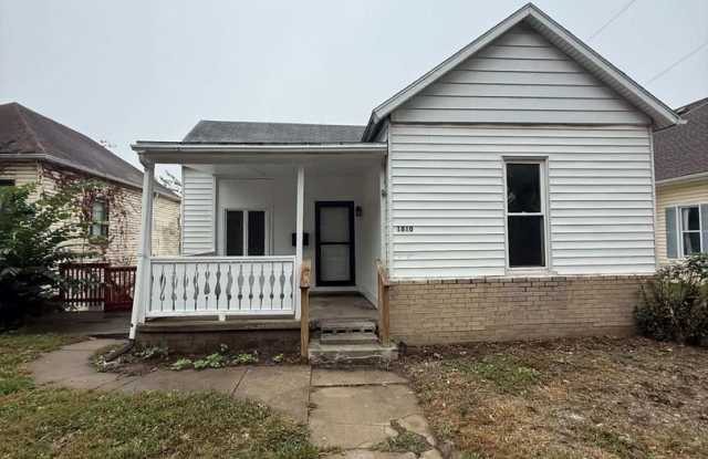 Remodeled 3-Bedroom 1.5 Bathroom Home  with Partially Fenced Backyard Gallery 1