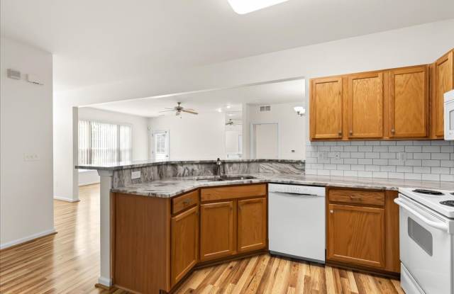 Coming Soon! Maple Crossing Condo – Comfort, Convenience & Location Gallery 3