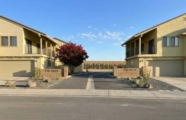 Stunning Updated 3BR/2.5BA Townhome with 2-Car Garage In Manteca Gallery 1