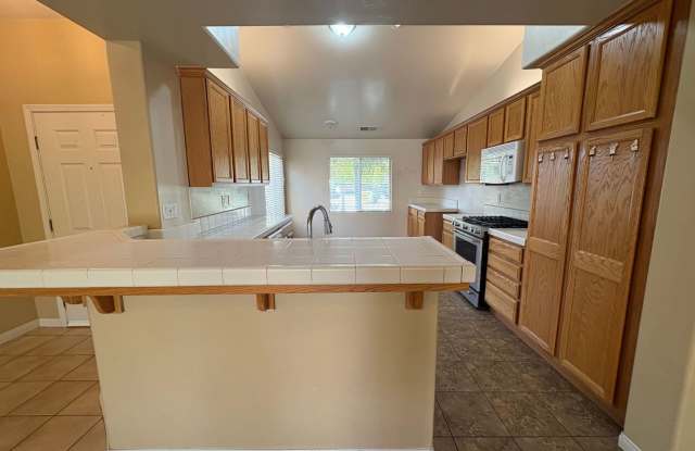 3 Bedroom Home with 2-Car Garage, Bonus Room, Covered Patio & Gardening Included Gallery 3