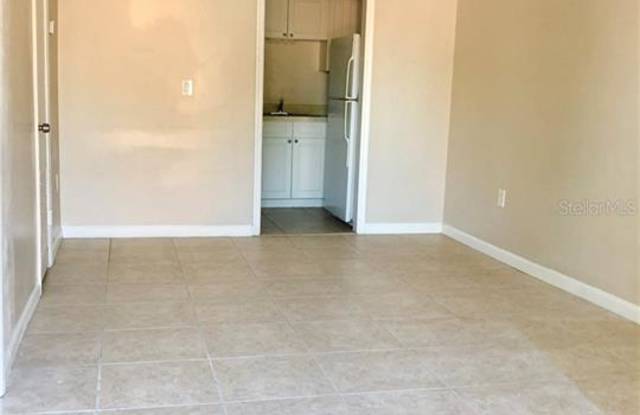 555 FLEMMING WAY Gallery 3