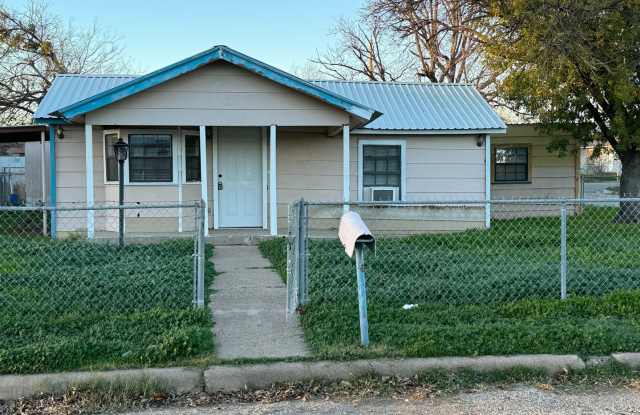 Newly Rehabbed 3 Bedroom 1 Bath COZY Home!!!! - 220 East 9th Street, San Angelo, TX 76903 Newly Rehabbed 3 Bedroom 1 Bath COZY Home!!!! - 220 East 9th Street, San Angelo, TX 76903