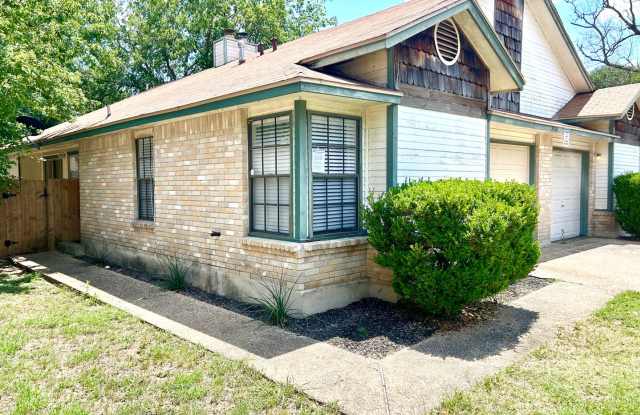 MUST SEE! Spacious Duplex With Garage  Google Fiber Access! photos photos