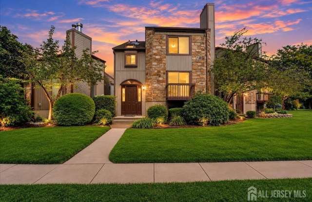 17 Emerald Lane Gallery 2