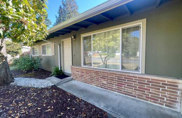 Lynnwood 3 bedroom 1.75 bath home with garage and fenced yard! $2750 per month Gallery 1
