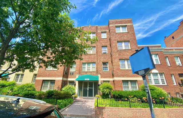 Cathedral Living at its Best! ! 1 Bedroom/1Bath Condo. Pet Friendly! Gallery 1
