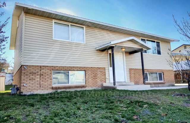 Lovely 4 BR Home in West Valley photos photos