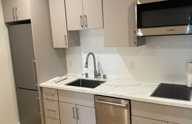 Newly Renovated 800 Sq Ft 2BR/1BA Garden-Level Unit in Parkside with Private Entrance & Backyard Access Gallery 4