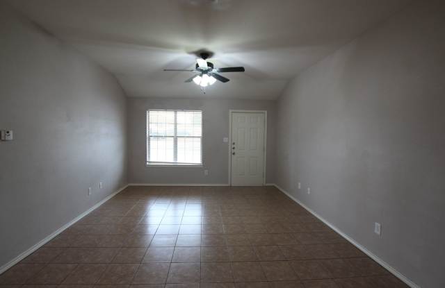 Available 3 Bedroom Duplex in Lindale! Gallery 2