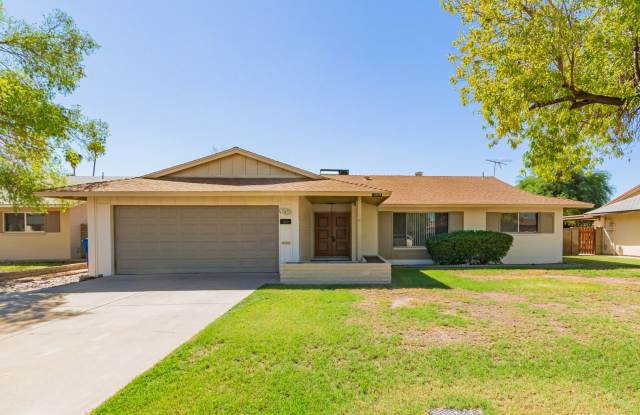 4 BEDROOM, 2 BATHROOM TEMPE HOME! SPLIT FLOORPLAN! 2 CAR GARAGE! photos photos