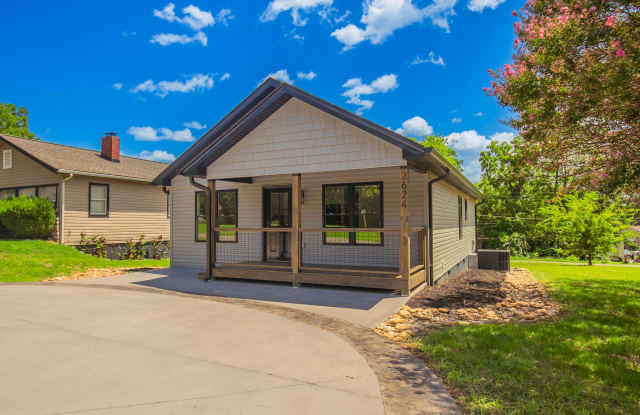2624 Washington Avenue photos photos