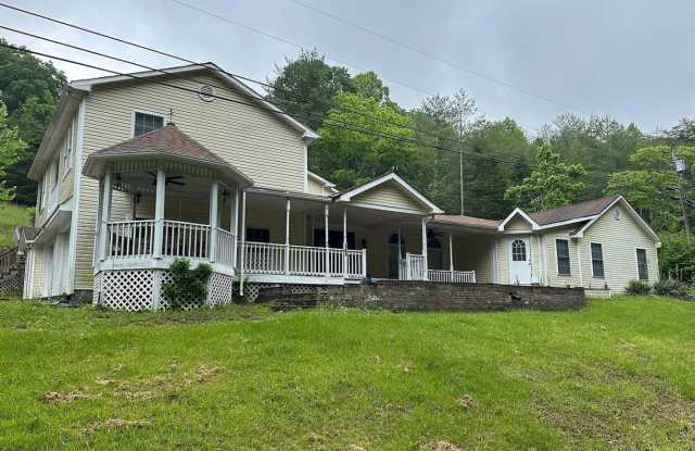 Spacious 6-Bedroom, 4-Bathroom Home for Rent in Radford, VA! Gallery 1