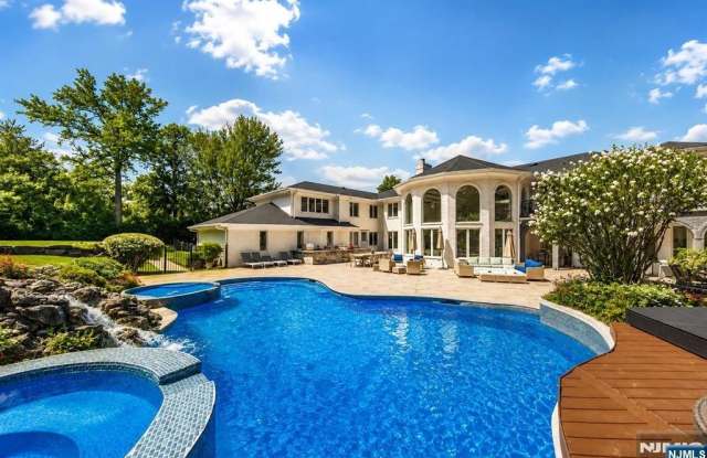 14 E Hill Court Gallery 4