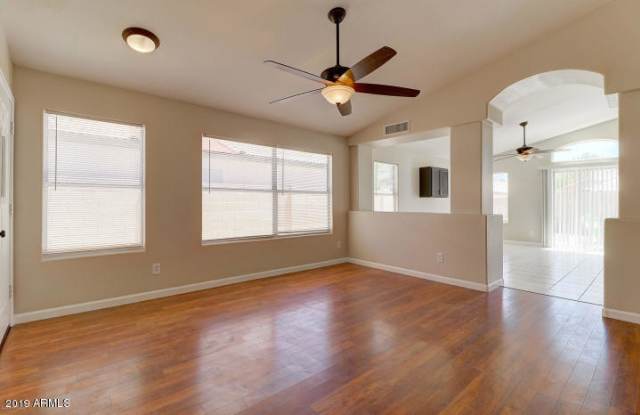 4311 E CAMPO BELLO Drive Gallery 3