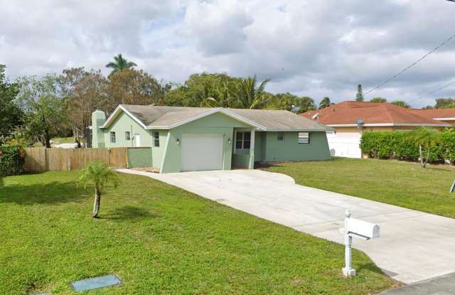 Lakeview Florida Room & Fenced Yard – 3BR Gem photos photos