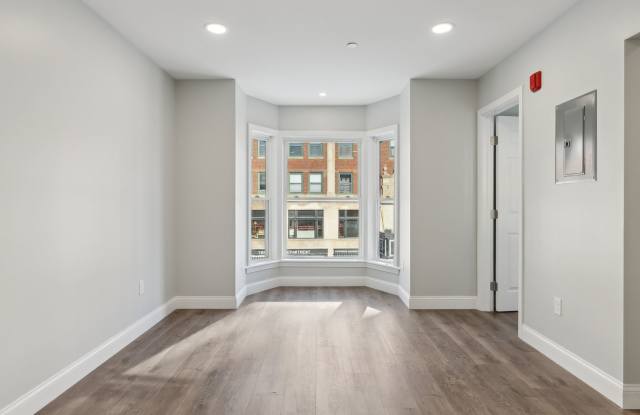"610" on Congress St: New Studio Apt. 1BA $1500.00 Heat & H20 included Gallery 3