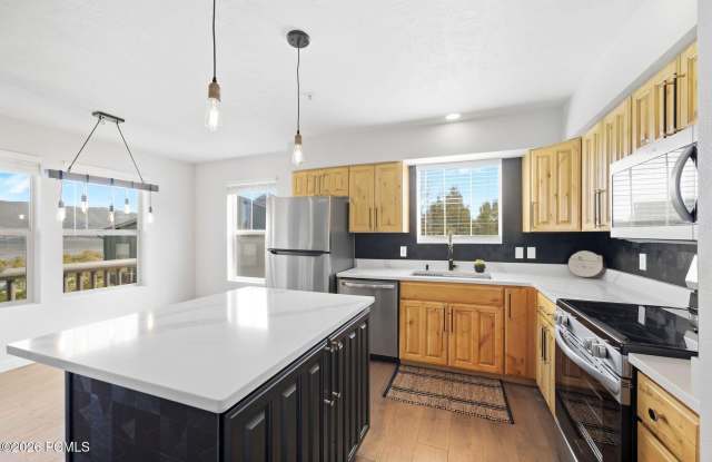 1756 W Fox Bay Drive Gallery 3