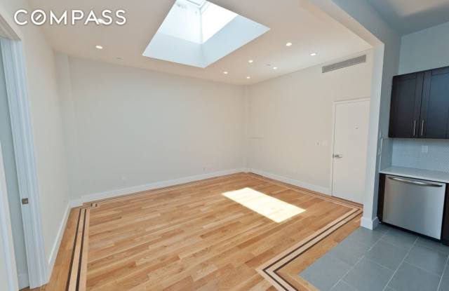 12-21 Astoria Boulevard photos photos