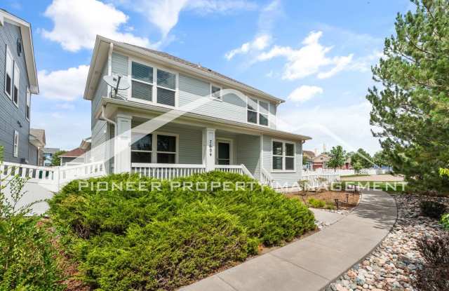 Charming 3 Bedroom Home with Stunning Mountain Views, AC, Oversized 1 Car Garage Gallery 3